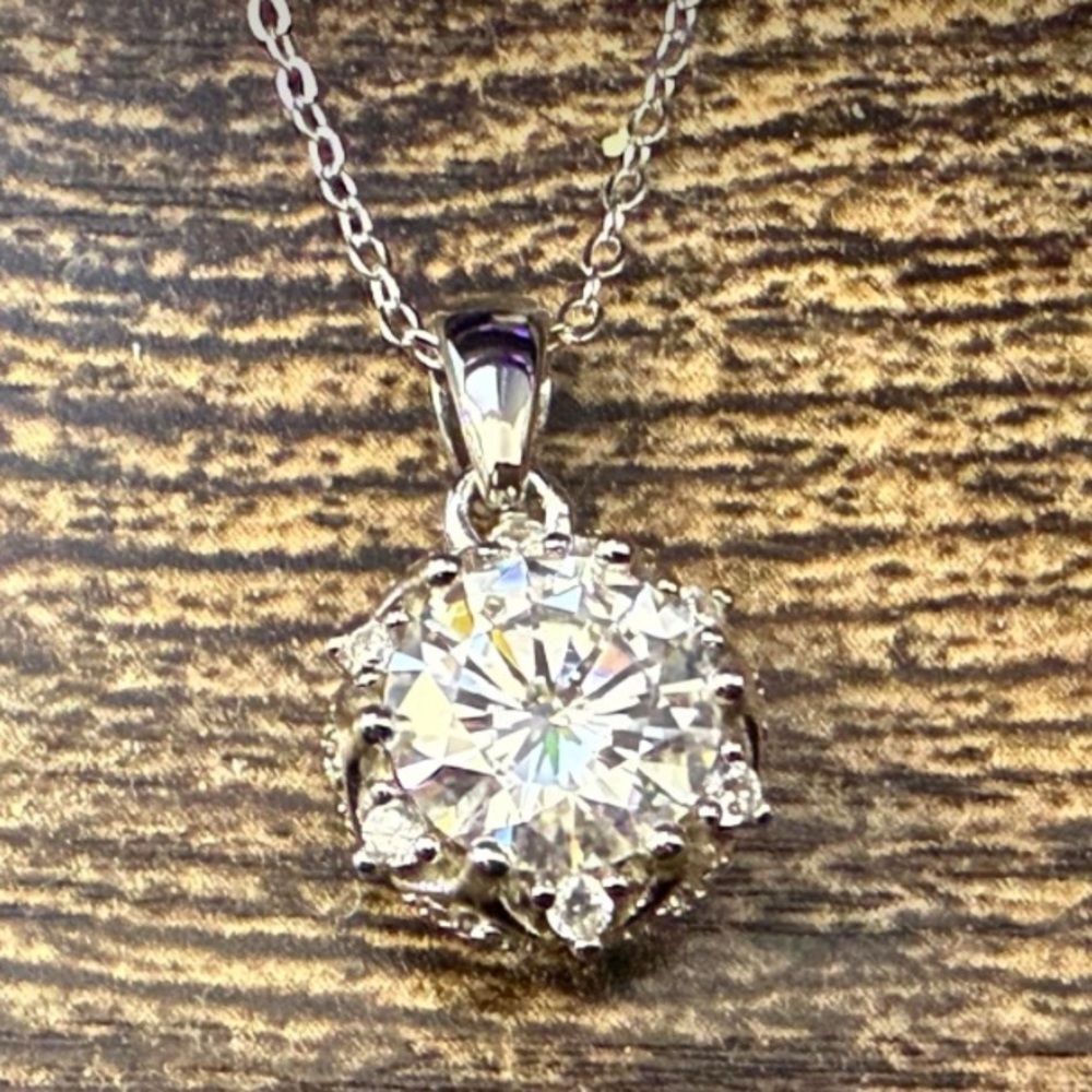 Moissanite Diamonds Rose & Thorns Pendant Necklace VVS1 925 Sterling Silver